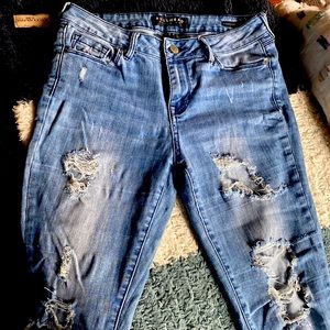 Bullhead skinny jeans distressed look